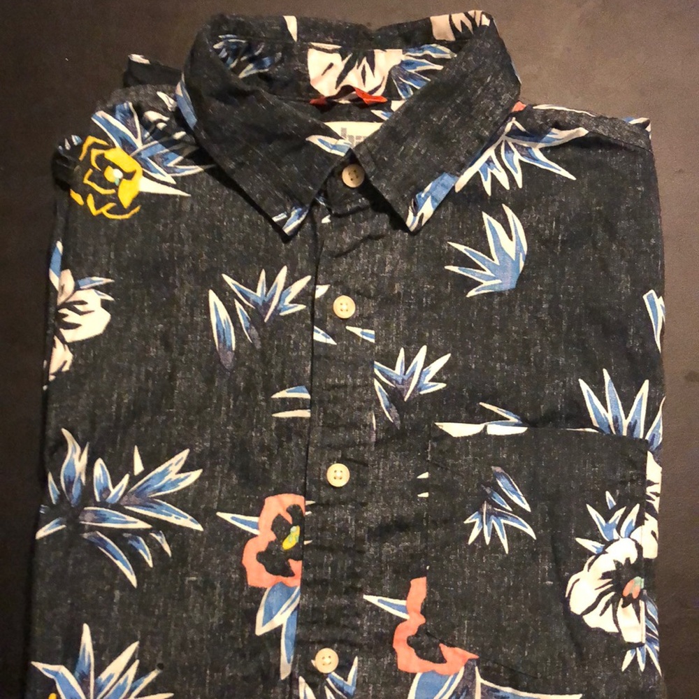 Hawaiian short sleeve button up